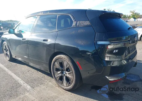 2025 BMW Ix xDrive50 z USA, uszkodzony, nr VIN WB523CF07SCU29481